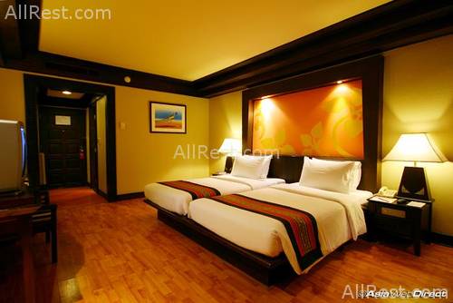 Kata Beach Resort & Spa 14